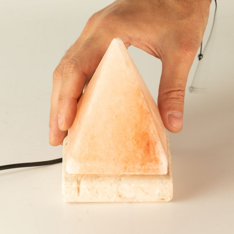 Kvalitets-USB-pyramidsaltlampa - 9 cm (multicolor)