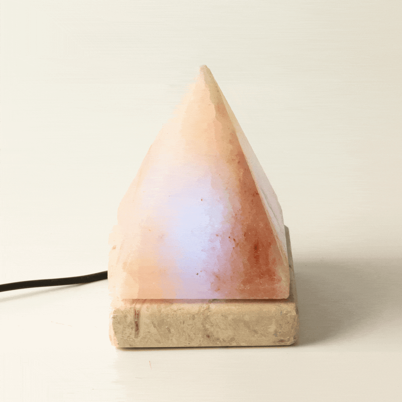 Kvalitets-USB-pyramidsaltlampa - 9 cm (multicolor)