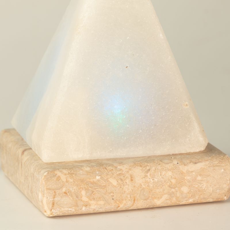 Kvalitets-USB-pyramid vit saltlampa - 9 cm (multi)