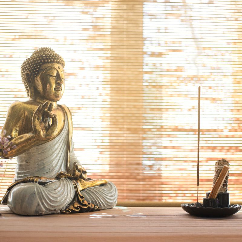 Vit och guld Buddha - Extra stor 40 cm - Abhaya Mudra (Ingen rädsla)