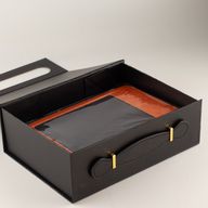 Hopfällbar presentbox - med presentkorg (24x18.2x8cm) - Svart