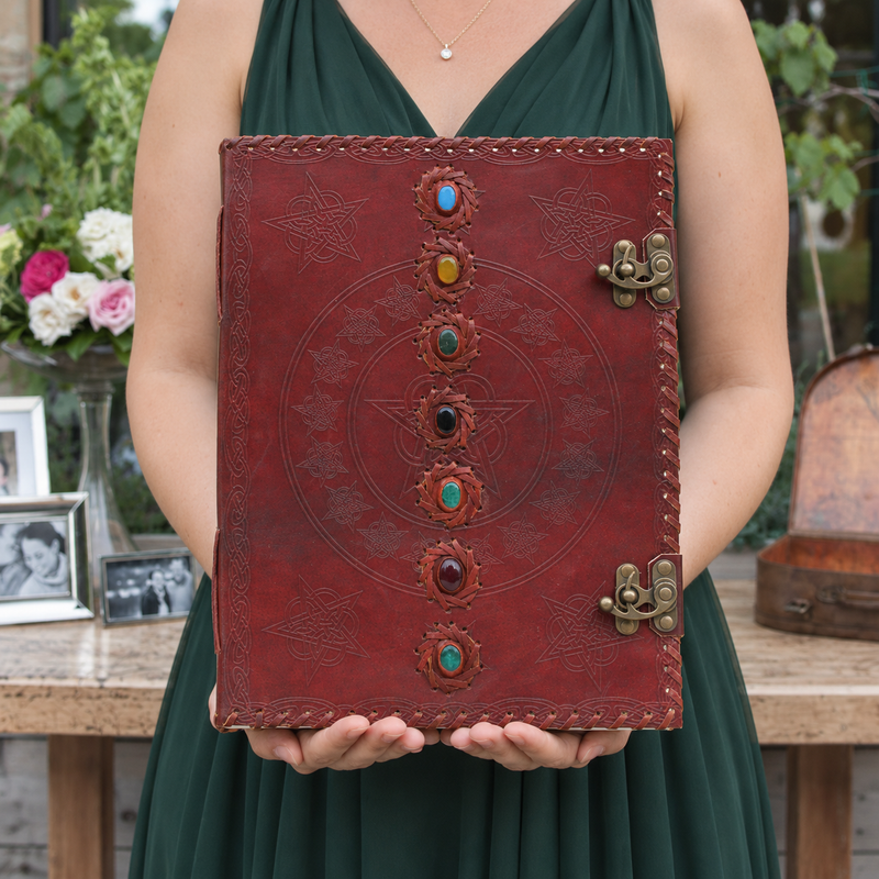 Stor läderbok med 7 chakras - 10x13 (200 sidor)