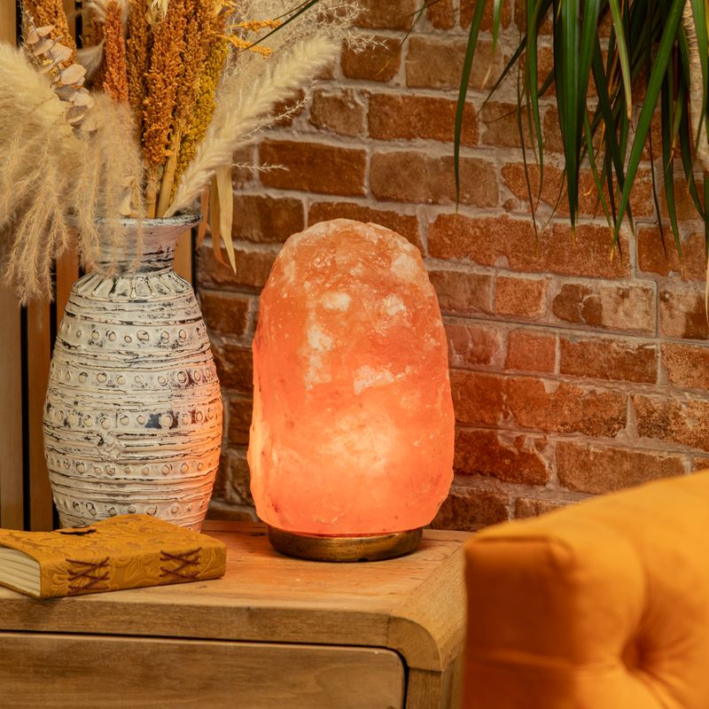 Kvalitets naturlig saltslampa - och bas ca 8-10 kg