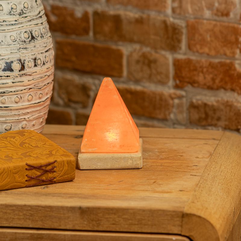 Kvalitets USB-pyramidsaltslampa - 9 cm (1 st.)
