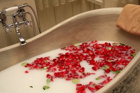 Ask med 3 Tvålblommor - Rosa Rosor