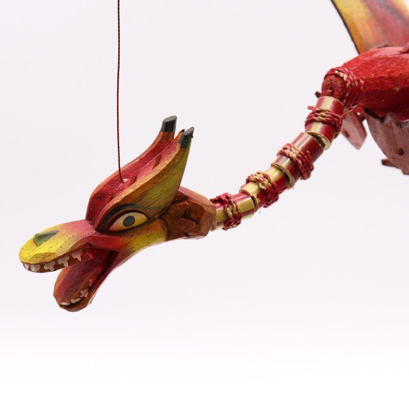 Röd Hängande Drake av Kokosnöt 37cm