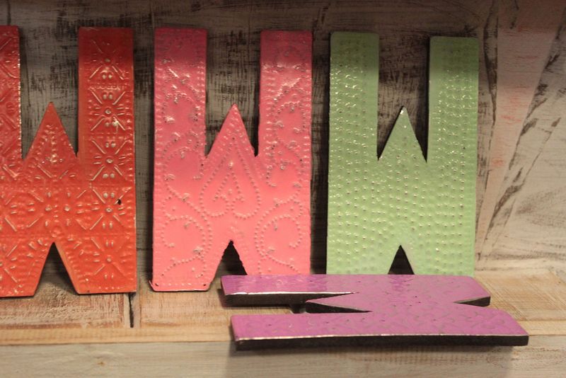 Bokstav "W" - Olika Färger - 15cm