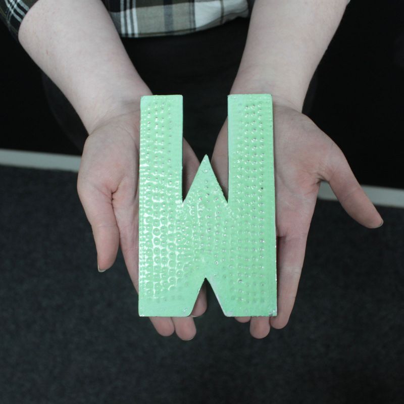 Bokstav "W" - Olika Färger - 15cm