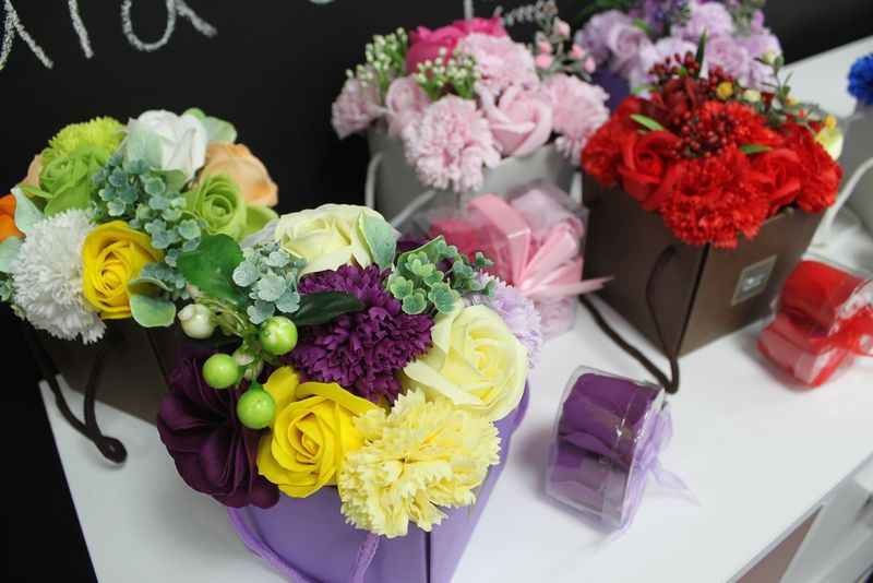 Tvålblomsterbukett - Rosa ros och nejlika - SPECIELL