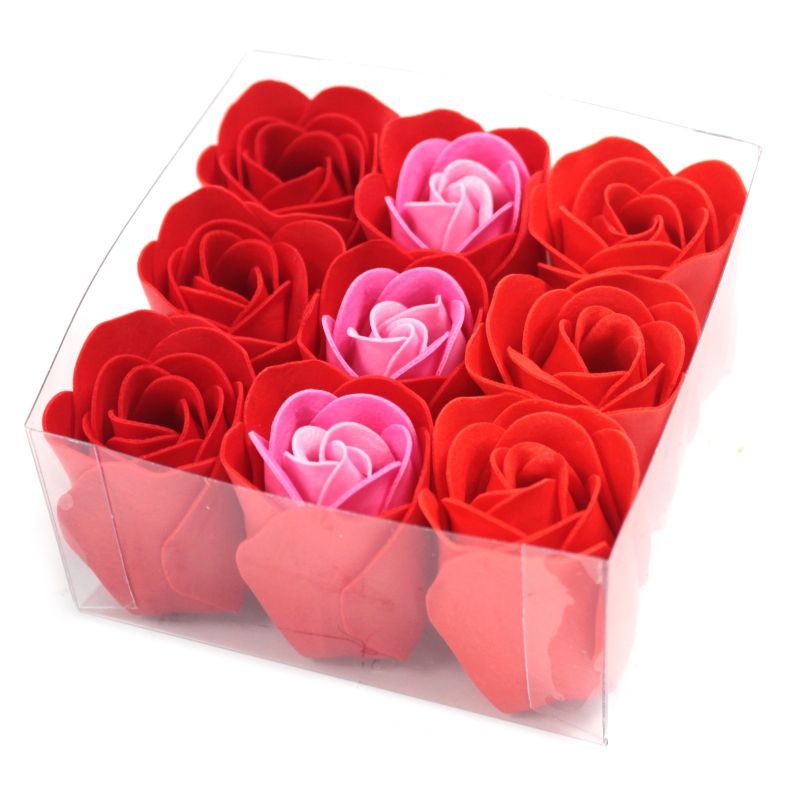 Ask med 9 Tvålblommor - Röda Rosor
