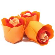 Ask med 3 Tvålblommor - Persikofärgade Rosor