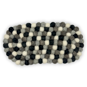 Oval Mittduk av Tovade Ullbollar - 38x18cm Multifärg i Gråtoner